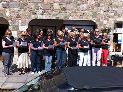 Alderney's Wine and Song choir perform Wombles songs