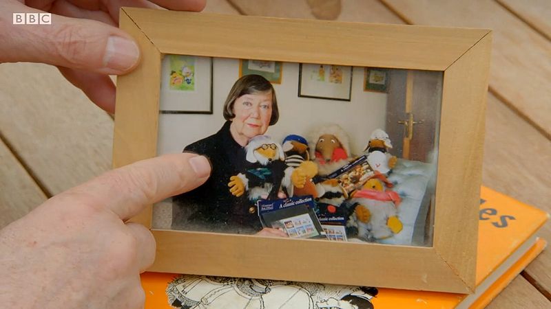 Photo of Elisabeth Beresford with Wombles toys