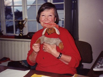 Elisabeth Beresford holding Orinoco